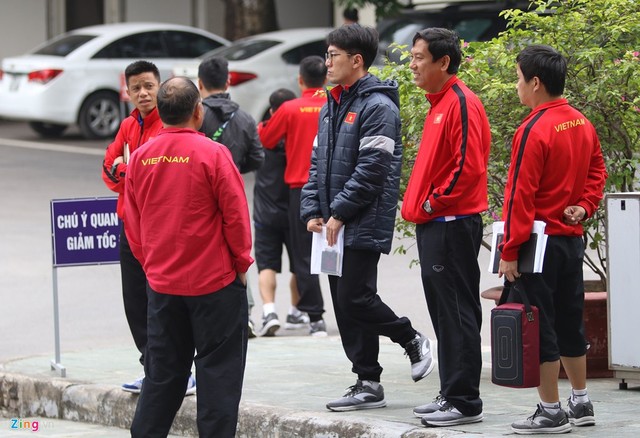 Sáng 15/12 tại khách sạn La Thành, như thường lệ đội tuyển Việt Nam tản bộ trước buổi ăn trưa lúc 12h00.