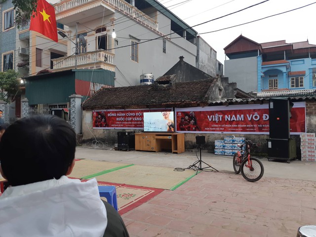 Trước giờ b&oacute;ng lăn nơi qu&ecirc; nh&agrave; cầu thủ Quang Hải