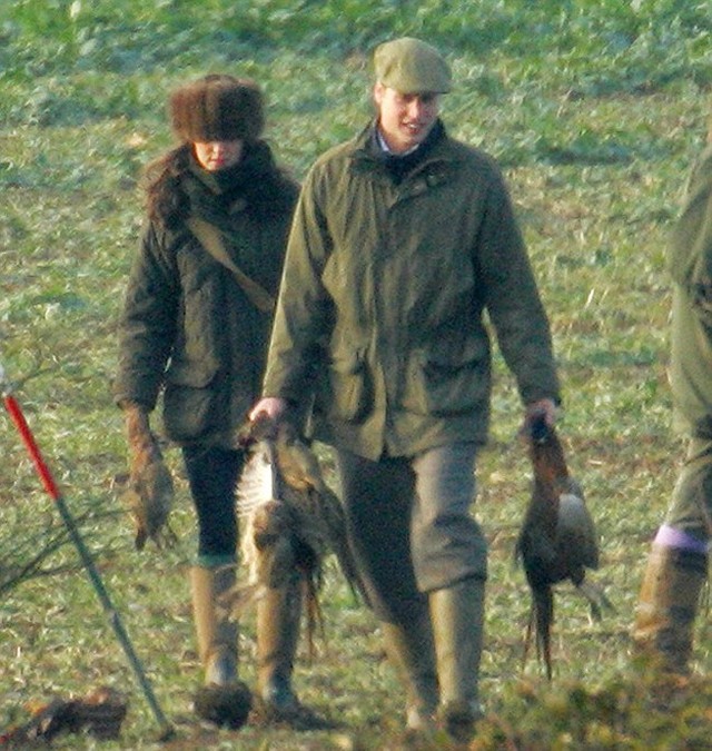 Vợ chồng William và Kate đi săn chim trĩ ở Sandringham năm 2016. Ảnh: UK Press.
