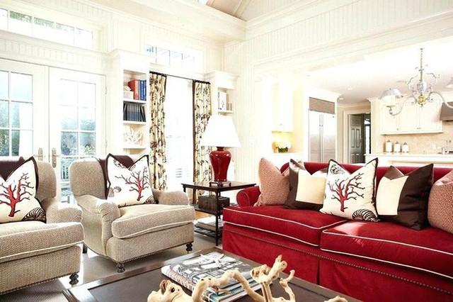 
Bạn có thể kết hợp với nhiều gam màu sắc khác để tạo được sự cân bằng trong không gian phòng khách khi lựa chọn sử dụng ghế sofa đỏ.
