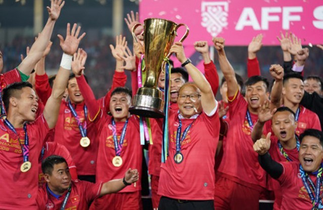 Với việc vô địch AFF, đội tuyển Việt Nam nhận được vô số tiền thưởng từ các tổ chức và doanh nghiệp