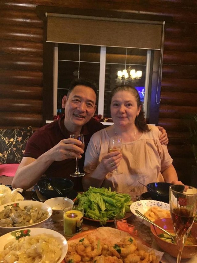 Ông Đặng Văn Sơn và vợ, bà Jukova Olga. Ảnh: Instagram/Dang Van Lam.