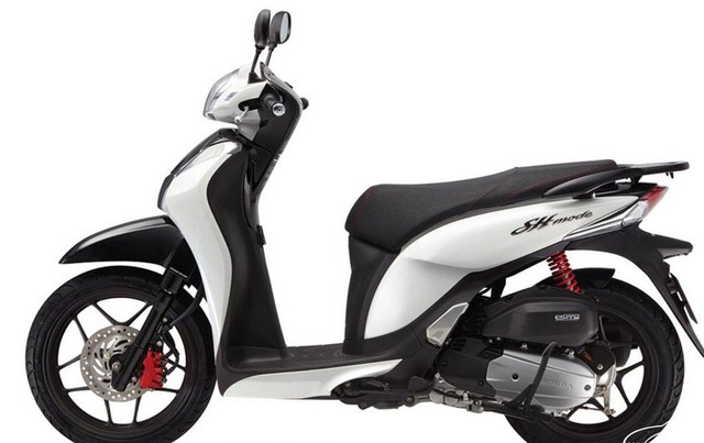 
 Honda SH Mode cũng là mẫu xe dẫn đầu thị trường về mức chênh so với giá đề xuất.
