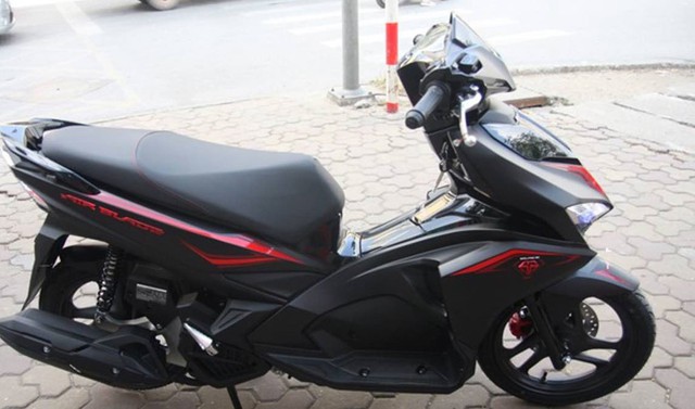 
 Thời điểm này, giá bán của mẫu Honda Air Blade 2018 cũng tăng cao.
