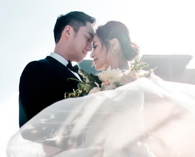 Hình ảnh cặp đôi Chung Hân Đồng – Lại Hoằng Quốc do đại diện của cô công bố