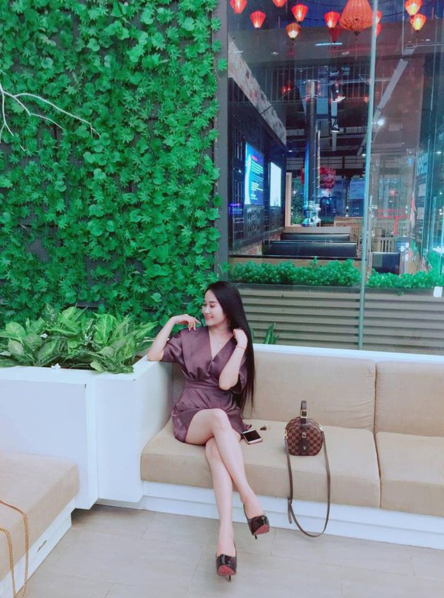 Phong cách sang chảnh của bạn gái Tiến Linh