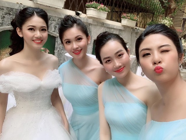 Á hậu Thanh Tú cùng 3 phù dâu Thuỳ Dung, Lan Hương và Ngọc Hân.