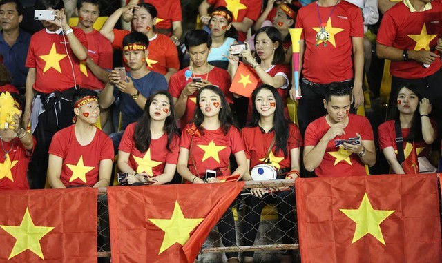 
 

 

Những CĐV Việt Nam hạnh phúc được đồng hành tiếp sức đội nhà tại Philippines. Tất cả cùng chia vui, nắm tay nhau hò reo trong niềm tin trọn vẹn, tuyển Việt Nam sắc đỏ cùng hình ảnh người Hàn Quốc, Park Hang Seo!

 
