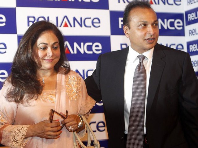 Anil kết hôn với cựu diễn viên Bollywood - Tina Ambani. Họ có 2 con trai - Anmol và Anshul. Cả hai đều làm việc trong công ty của cha.