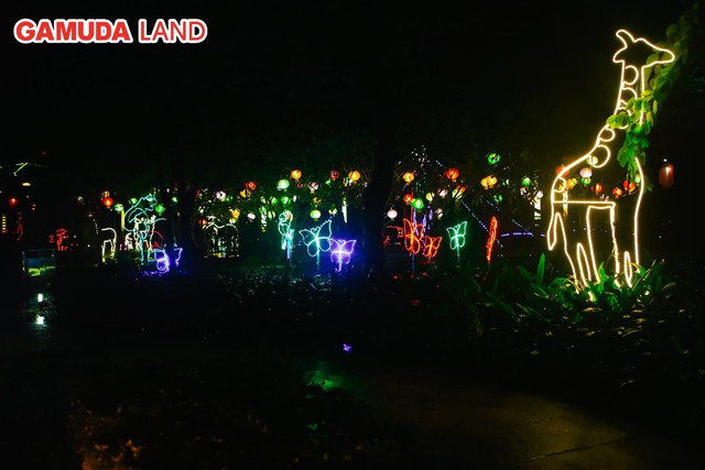 Khu vườn Zoo Light rực rỡ sắc m&agrave;u