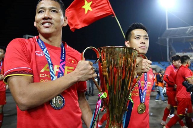 Hai cựu binh Anh Đức và Văn Quyết chia tay tuyển Việt Nam sau AFF Cup 2018