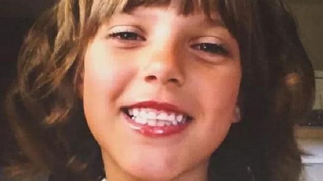 Ch&acirc;n dung c&ocirc; b&eacute; 10 tuổi đ&aacute;ng thương.