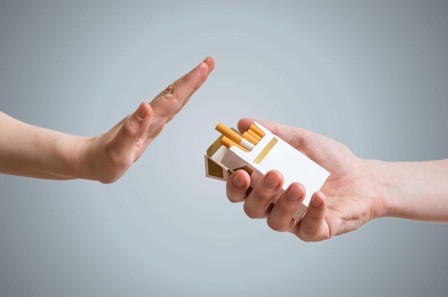Hút thuốc lá sẽ kéo theo chất lượng đời sống tình dục suy giảm. Ảnh minh họa: Internet