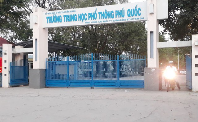 Trường THPT Phú Quốc, nơi có gần 500 học sinh lớp 11 thi lại môn Toán vì thầy giáo làm lộ đề. Ảnh: Tuấn Anh.