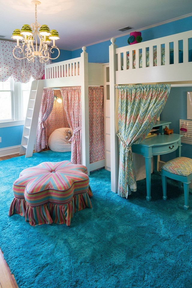 
Hãy sáng tạo với không gian bên dưới của các thiết kế giường gác xép bằng cách thêm các góc thư giãn thú vị.
