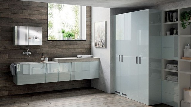 
Tường và sàn gỗ mang đến cảm giác ấm áp cho không gian phòng giặt là và phòng tắm hiện đại sáng bóng
