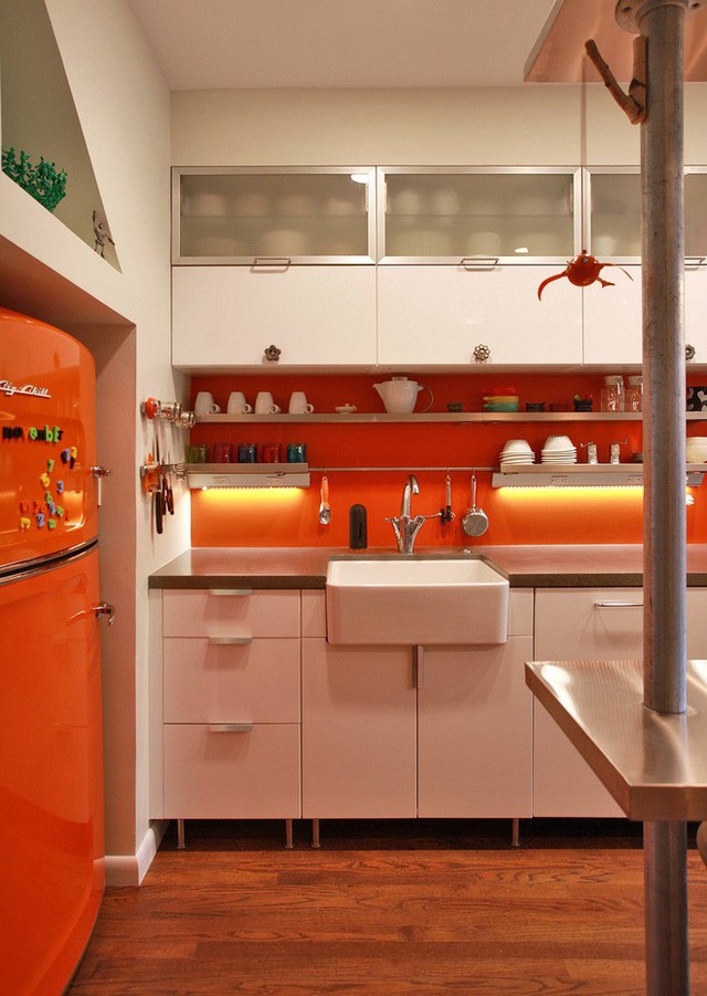 
Các bảng màu cam được sử dụng cũng khá đa dạng, từ cam đất, cam chanh, tùy vào sở thích và nội thất của mỗi gia đình.

