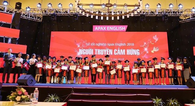 
Lễ tốt nghiệp 2018 mang tên “Người truyền cảm hứng” đã gây được tiếng vang lớn đối với các bậc phụ huynh.
