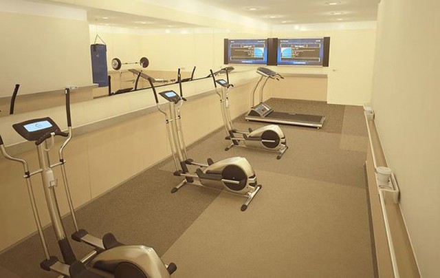 C&aacute;c thiết bị gym được trang bị sẵn để &ocirc;ng Putin c&oacute; thể tranh thủ vận động nếu muốn trong những chuyến bay d&agrave;i.