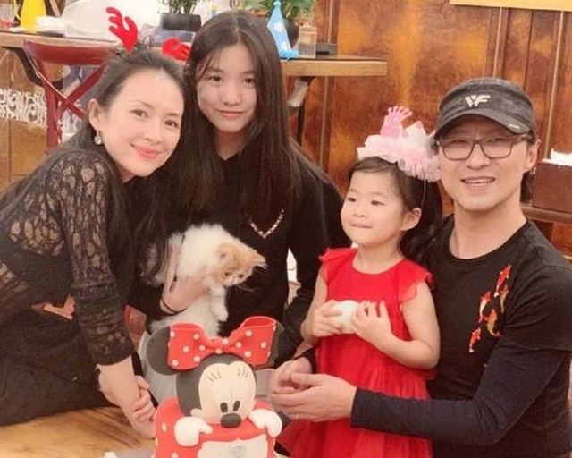 Chương Tử Di đón sinh nhật con gái ruột bên Uông Phong và con gái riêng của Chồng.