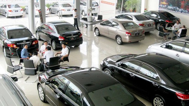 C&aacute;c đại l&yacute; xe &ocirc; t&ocirc; năm nay kẻ l&atilde;i lớn, người m&eacute;o mặt