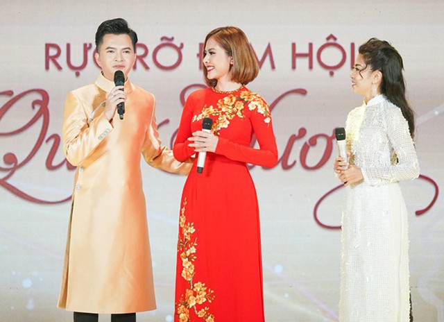 Ngoài biểu diễn, ca sĩ Nam Cường, diễn viên Vân Trang và Mai Phương còn kết hợp làm MC dẫn dắt show này.