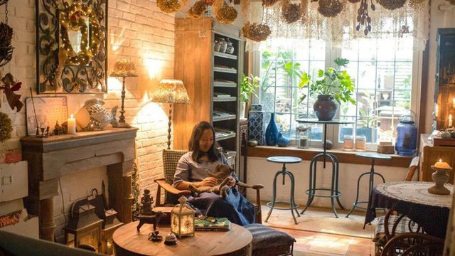 Không gian vô cùng ấn tượng nhờ ánh sáng ấm áp.