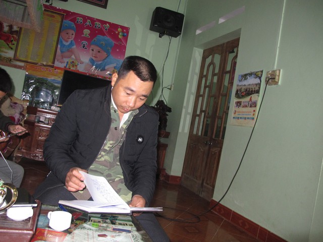 
Ông Đoàn Đình Duyên, trưởng xóm 10, xã Vạn Thọ, huyện Đại Từ, tỉnh Thái Nguyên trao đổi với báo chí.
