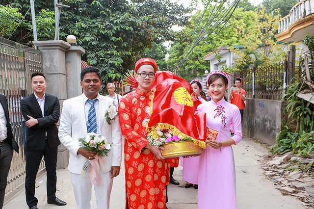 Lễ ăn hỏi, tiệc cưới ngập hoa hồng của MC L&ecirc; Th&ugrave;y Linh