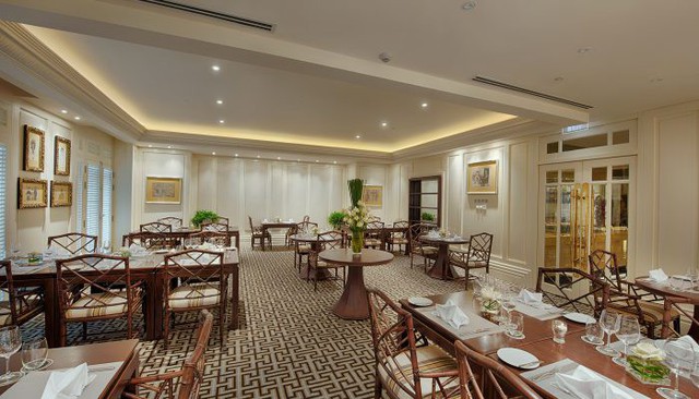 Không gian nhà hàng thuộc khách sạn Apricot dành cho thực khách đêm giao thừa.
