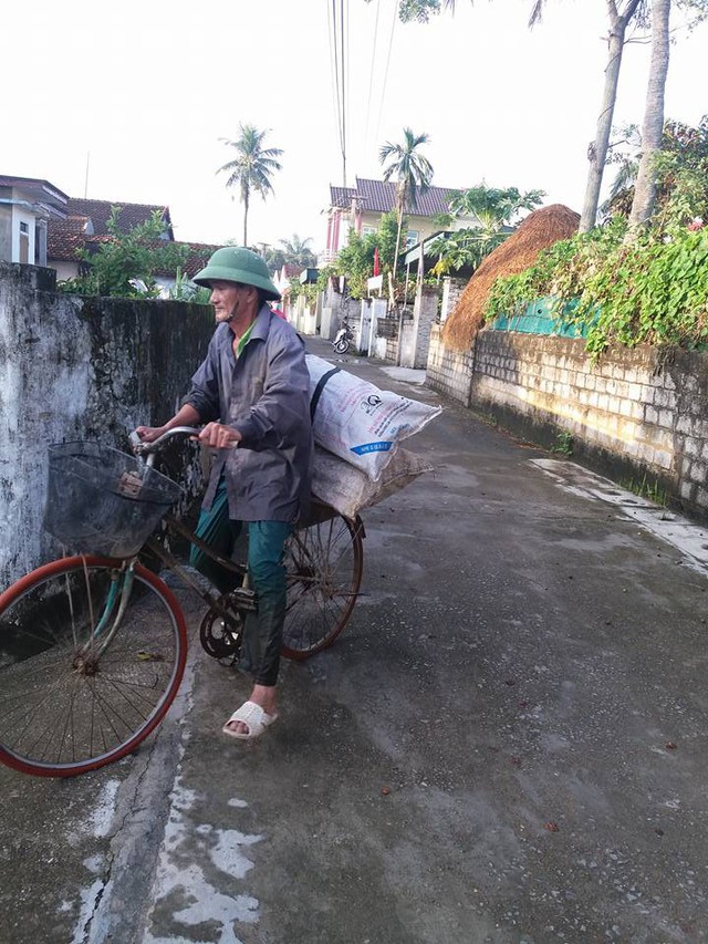 
Ông Thao đi thả lươn lúc còn khỏe
