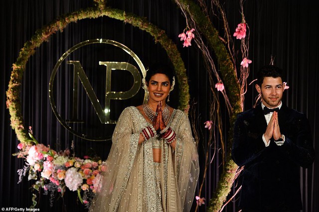 Vào cuối tuần trước, Priyanka và Nick đã tổ chức một đám cưới phương Tây và một hôn lễ theo truyền thống đạo Hindu.