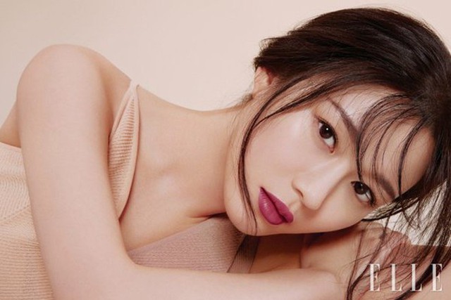 Bù lại, Lee Da In được cho là có vẻ đẹp vượt trội hơn hẳn chị gái Lee Yoo Bi. Một số khán giả khen ngợi cô có đường nét và thần thái của một hoa hậu.