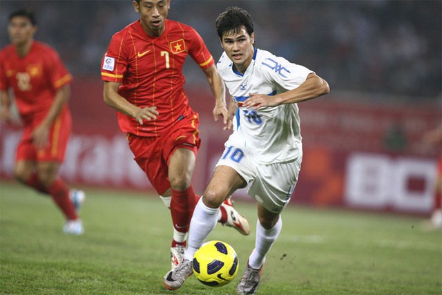 Phil Younghusband (áo trắng) vẫn đang chơi cho Philippines và là thủ quân.