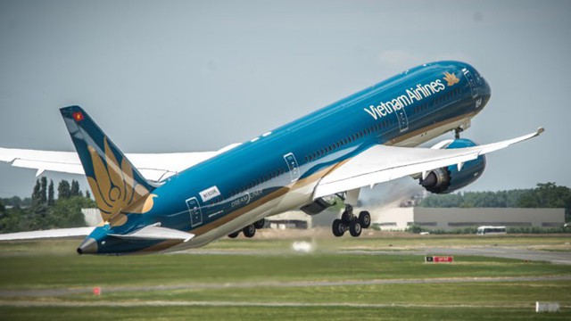 Vietnam Airlines “siêu tàu bay” đón đội tuyển Việt Nam từ Malaysia về Hà Nội.