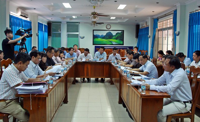 
Đoàn công tác của Bộ Y tế do Tổng cục trưởng Tổng cục DS-KHHGĐ Nguyễn Doãn Tú làm trưởng đoàn đã có buổi làm việc với Sở Y tế Khánh Hòa.
