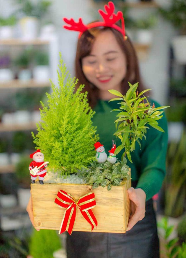 Được kh&aacute;ch h&agrave;ng chuộng mua n&ecirc;n shop hoa c&oacute; thể thu v&agrave;i chục triệu mỗi ng&agrave;y