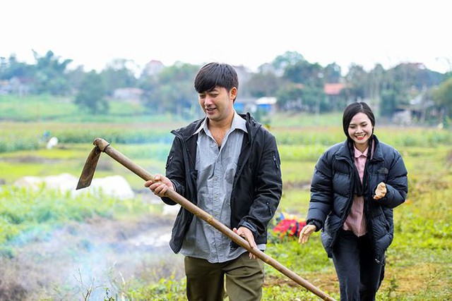 Tuy nhiên cả hai tạo năng lượng cho mình chinh bằng việc liên tục trêu chọc, vui đùa để làm ấm cơ thể.