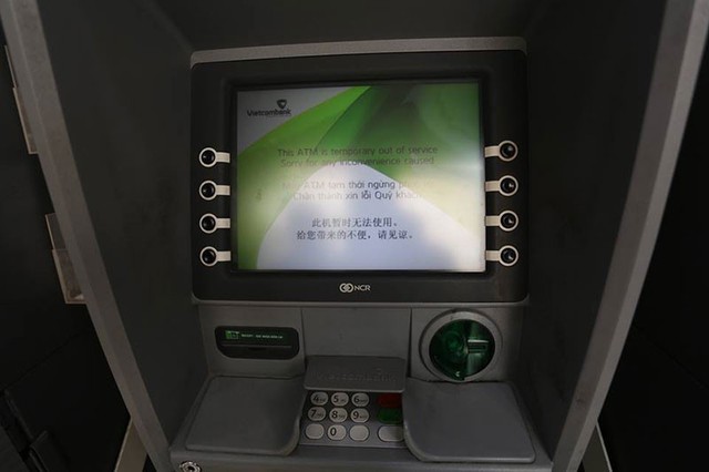 Cây ATM ngừng hoạt động do hết tiền.