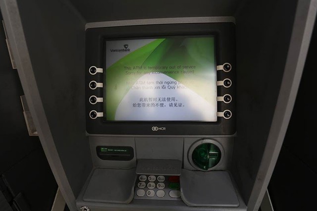 
Cây ATM ngừng hoạt động do hết tiền.
