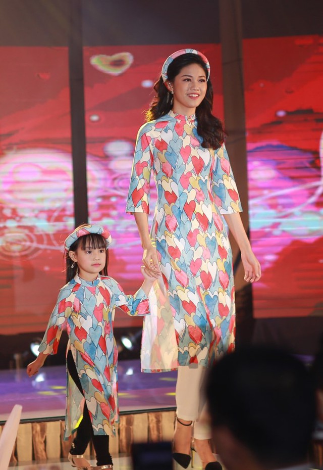 Ngoài ra, chương trình còn có sự tham gia của á hậu Thanh Tú.