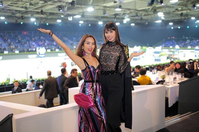 Em gái Hà Anh cũng có mặt tại Hong Kong xem giải đua ngựa.