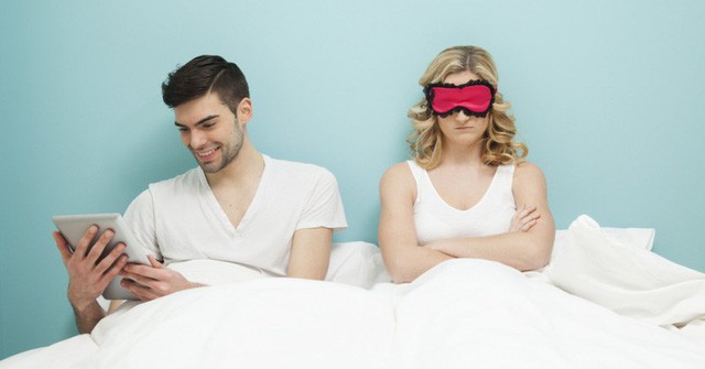 
Theo các chuyên gia nam học, không ít trường hợp vợ chồng hờ hững với nhau vì 1 trong 2 người “nghiện” phim khiêu dâm. Ảnh minh họa
