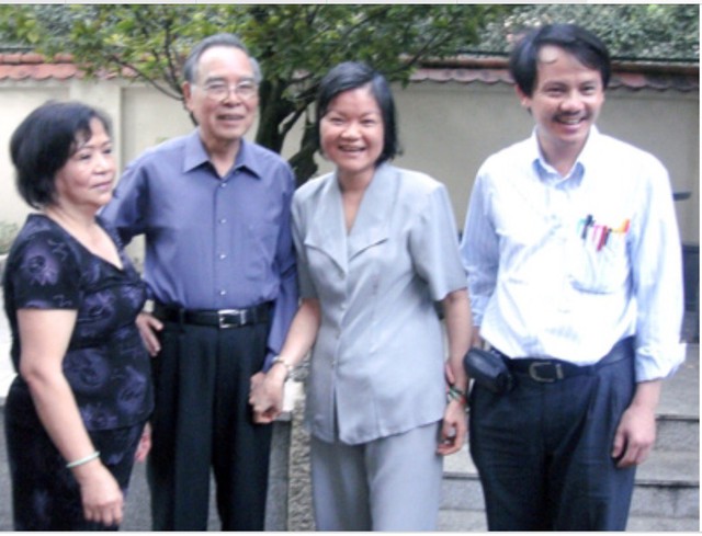
Ảnh chụp lưu niệm với gia đình nguyên Thủ tướng Phan Văn Khải.
