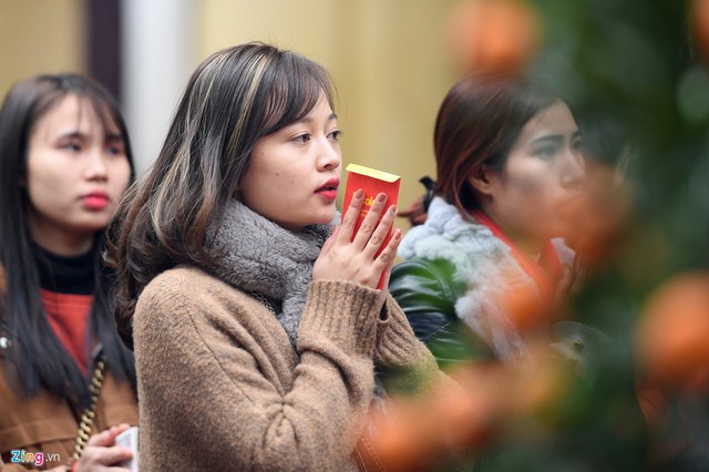 Những ngày đầu tháng Giêng, nhiều phật tử và du khách thập phương đổ về chùa Phúc Khánh (phường Thịnh Quang, Đống Đa, Hà Nội) để dự lễ, khoá sao, cầu bình an trong năm mới.