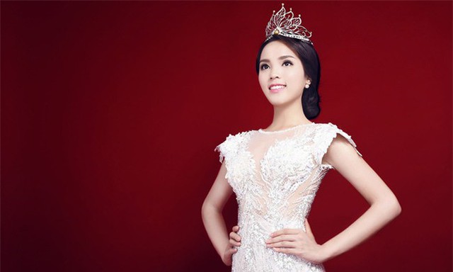 
Năm 2014, Nguyễn Cao Kỳ Duyên chính thức bước vào showbiz Việt với danh hiệu Hoa hậu Việt Nam. Song, ở thời điểm đó, cái tên của cô luôn gắn liền với những thị phi.
