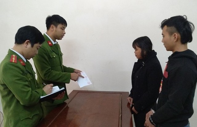 
Lê Thị Nguyệt và Phạm Lý Tưởng tại cơ quan điều tra. Ảnh: C.A.
