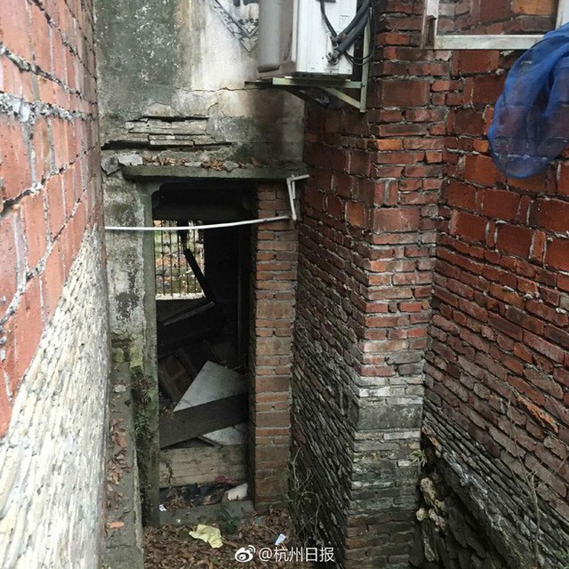 H&igrave;nh ảnh b&ecirc;n ngo&agrave;i hiện trường căn nh&agrave; bị sập.