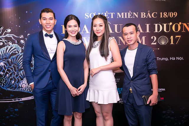 Ông bầu Phúc Nguyễn (ngoài cùng bên phải) xuất hiện trong một buổi chấm thi cùng Hoa hậu Ngô Phương Lan, Thu Thủy và người mẫu Ngọc Tình.