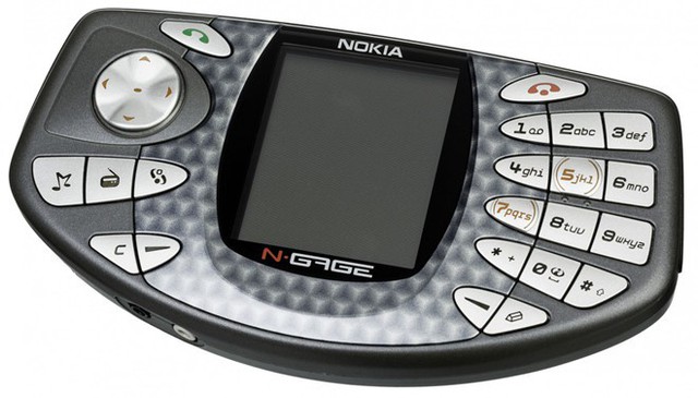 
N-Gage là ý tưởng táo bạo khi kết hợp điện thoại với thiết bị chơi game cầm tay.
